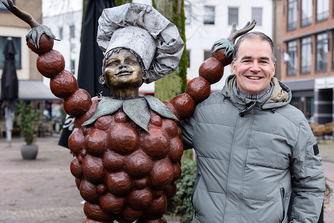 Arie van Vliet, tekenaar van Flipje, het symbool van Tiel. - Foto: Herbert Wiggerman