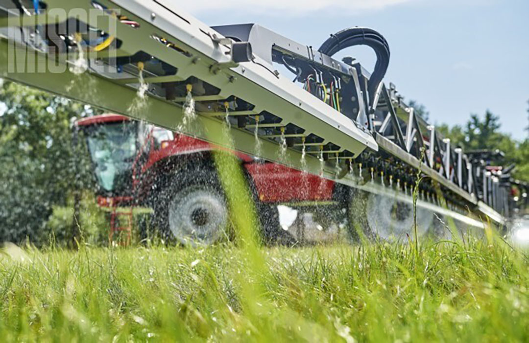 Zelfrijdende spuitmachine van Horsch. - Foto: Van Assendelft Fotografie