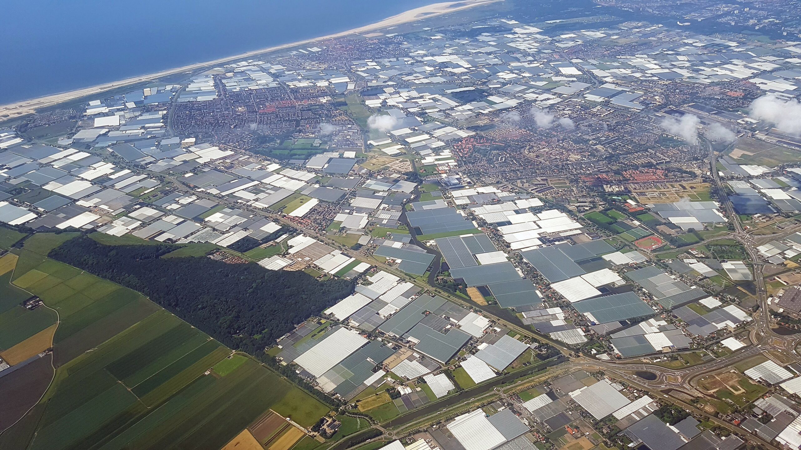 Luchtfoto van het Westland. - Foto: ANP