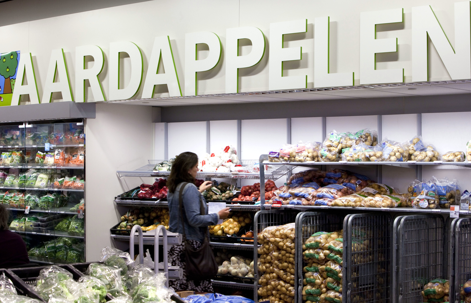 Albert Heijn verbiedt koper niet in bio-aardappelen, maar wel 28 middelen in gangbare AGF - Foto: ANP