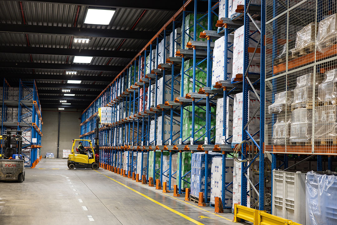 'Alle distributiehallen die in Nederland uit de grond schieten, bieden een sterke werkgelegenheid.' - Foto: Peter Roek