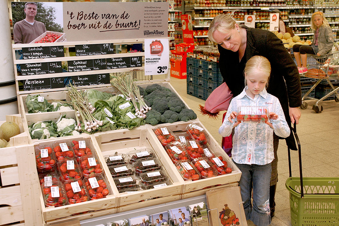 Groenteafdeling in een supermarkt. Met dynamische houdbaarheidsdata kan voedselverspilling in het retailkanaal worden tegengegaan. - Foto: Ton Kastermans