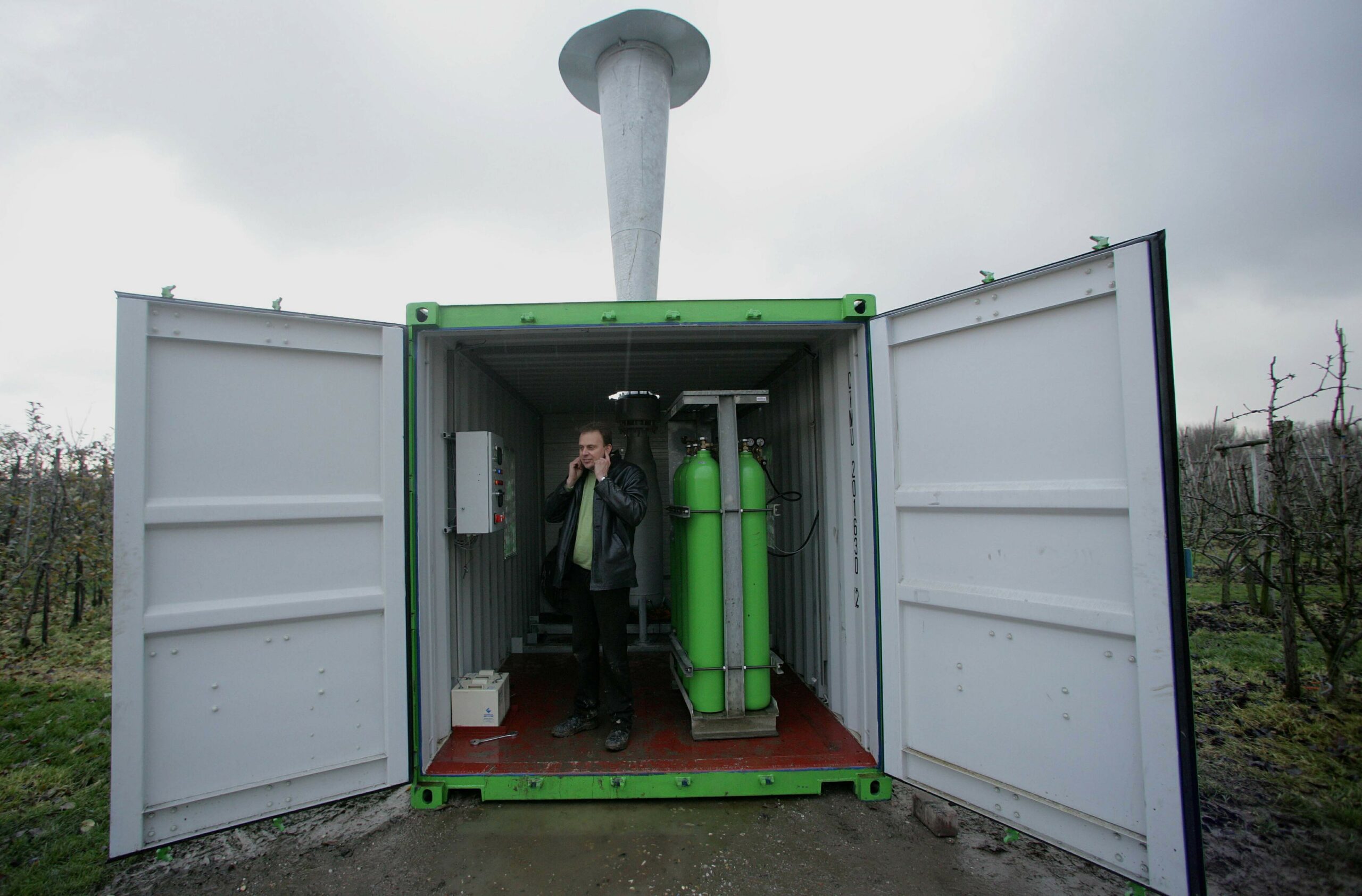 Met de luide anti-hagelkanonnnen, zoals deze, is meer ervaring dan met de stille. - Foto: Vidiphoto