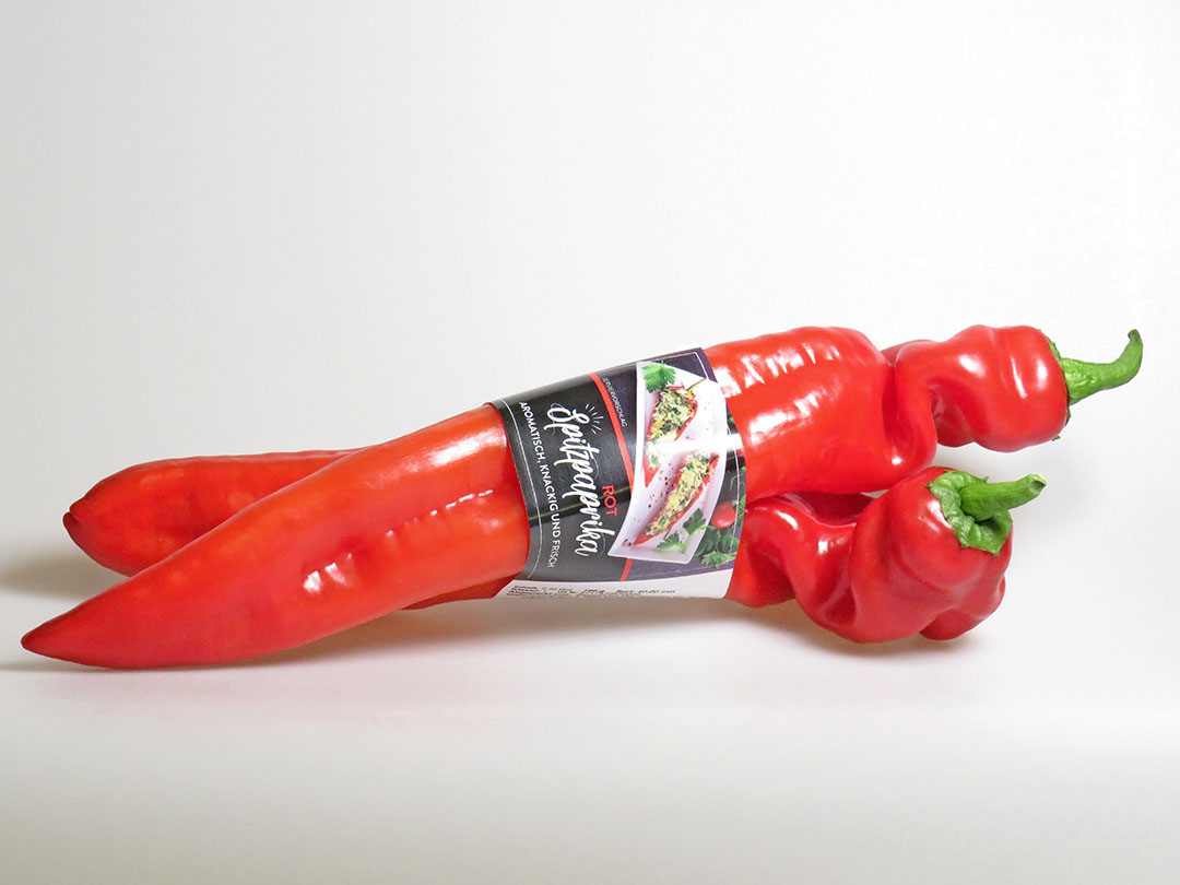 Onlangs introduceerde Coöperatie DOOR een banderol voor de zoete puntpaprika, om plastic verpakking te voorkomen.   foto: DOOR