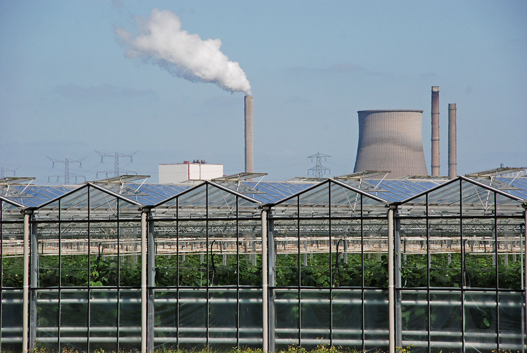 Restwarmte wordt schaarser als ook industrie voorzichtiger moet worden met energie. - foto: Peter Visser