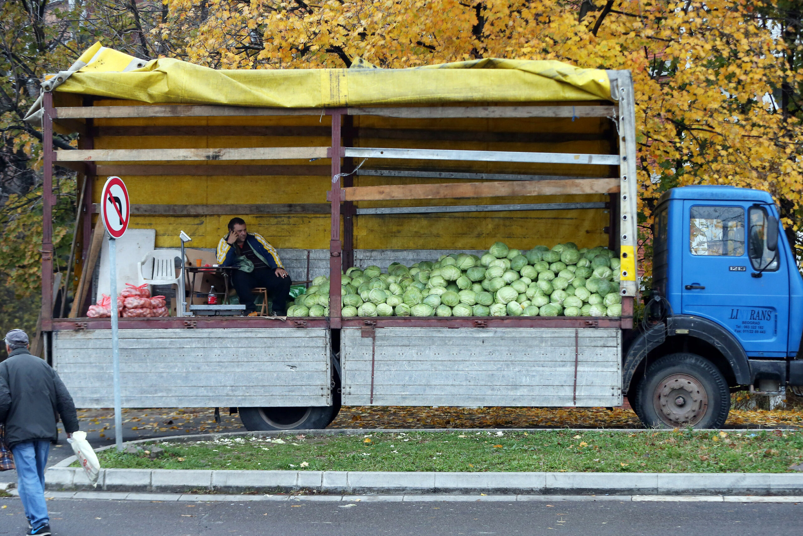 Verkoop van kool in Slovenië. - Foto: ANP