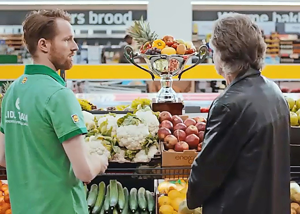 Lidl heeft toch weer die beker/Baker. - Still uit Lidl-commercial