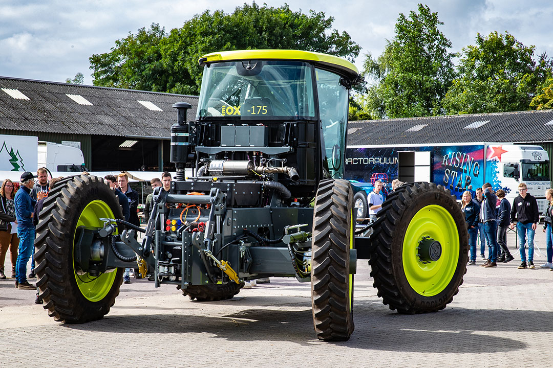 De EOX-175 van H2Trac is elektrisch aangedreven. De bedoeling is dat de benodigde stroom straks uit een brandstofcel komt die waterstof omzet in water plus elektriciteit. - Foto's: Ronald Hissink