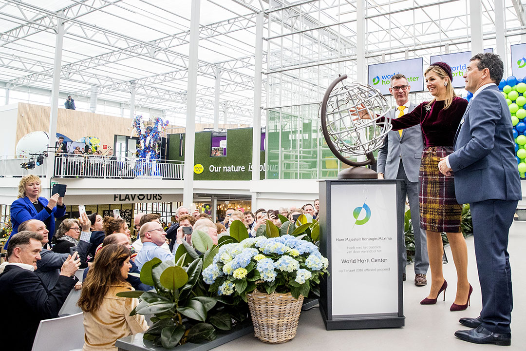 Koningin Maxima verricht de opening van het internationale kennis- en innovatiecentrum voor de glastuinbouw, het World Horti Center in Westland. De ontwikkeling tot campus stokt echter. - Foto: - ANP