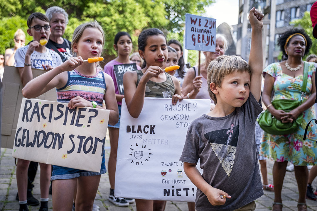 Groep 7 van basisschool de Octopus in Diemen demonstreert. - Foto: ANP