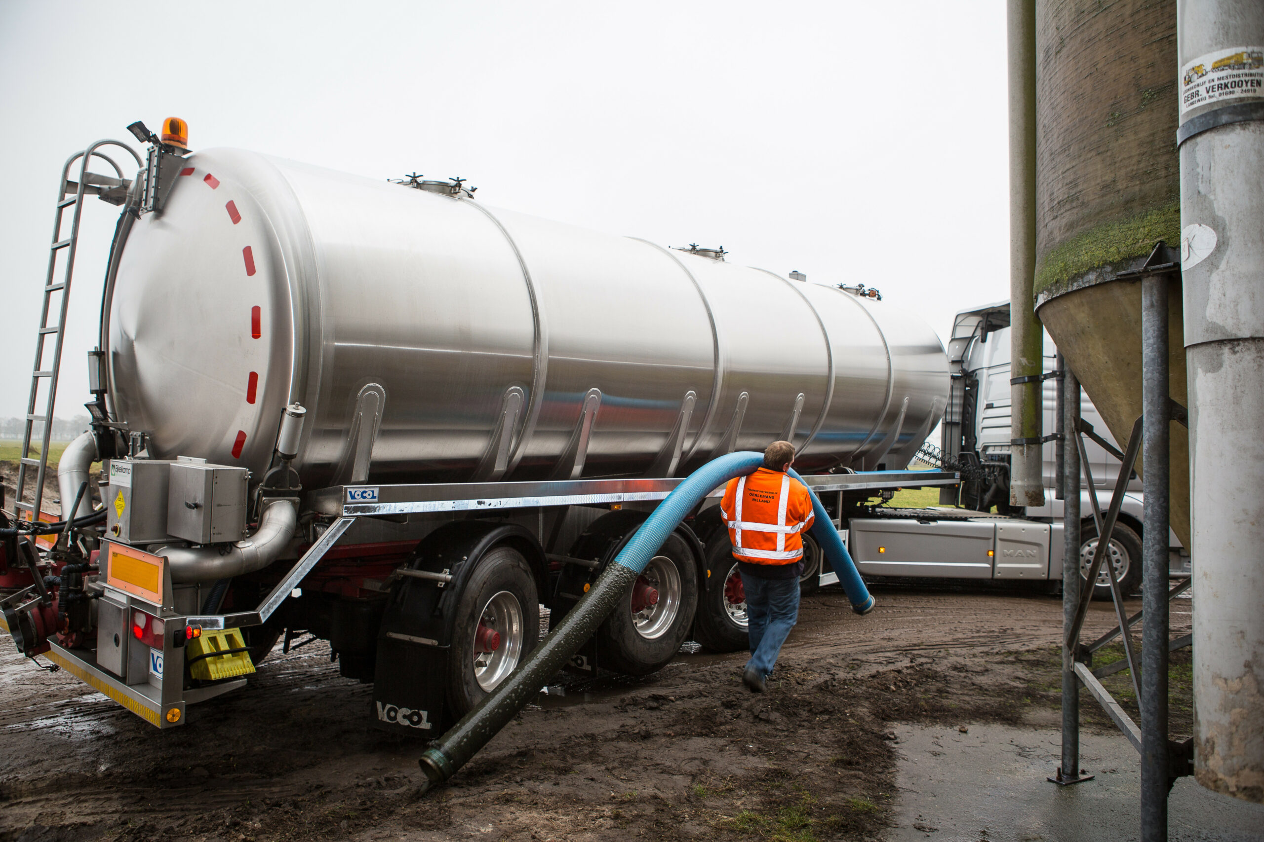 Mest wordt opgehaald bij een varkensbedrijf - Foto: Peter Roek