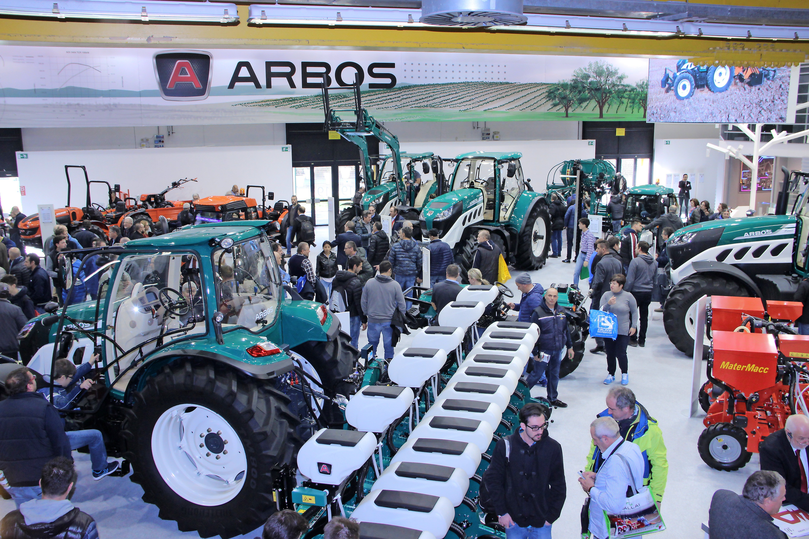 Klein trekkernieuws op machinebeurs Eima - Foto: RBI