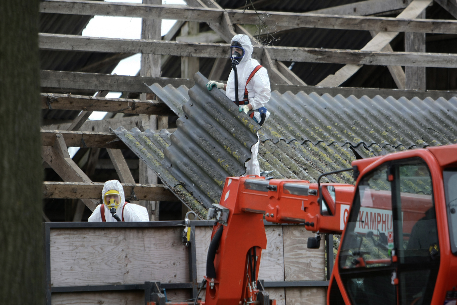 ¬ 5 miljoen extra voor verwijdering asbestdaken - Foto: Ronald Hissink