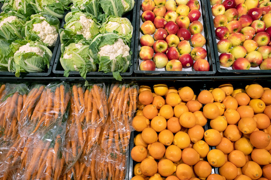 Klanten de kosten van telers bijbrengen, kan door twee prijzen in de winkel te tonen: inkoopprijs en consumentenprijs. - Foto: Albert Heijn