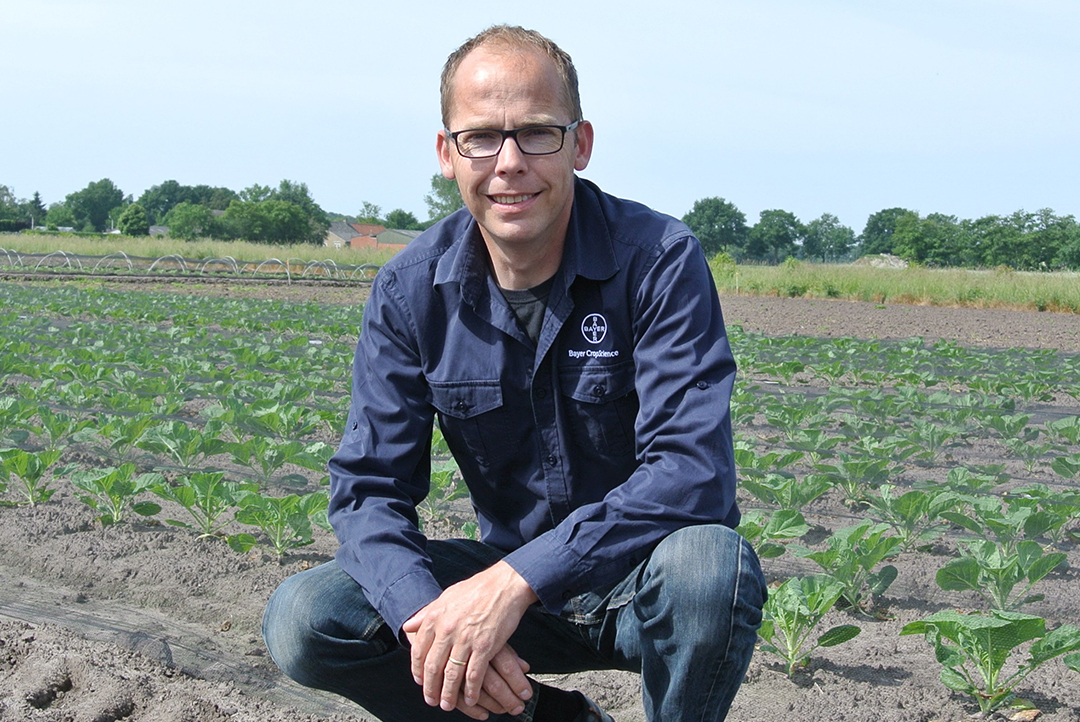 Mark Ermers: "Wanneer je beter weet wanneer omstandigheden voor een bepaalde bladziekte gunstig zijn, kun je de beperkt beschikbare middelen ook gerichter inzetten." - Foto: Bayer Cropscience