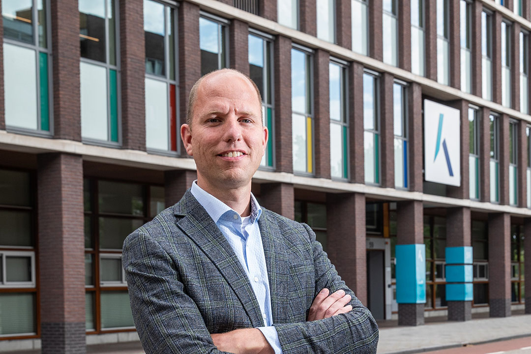 Paul Peter Kuiper (40) is adviseur vastgoed en grond landelijk gebied van het Kadaster. - Foto: Ronald Hissink