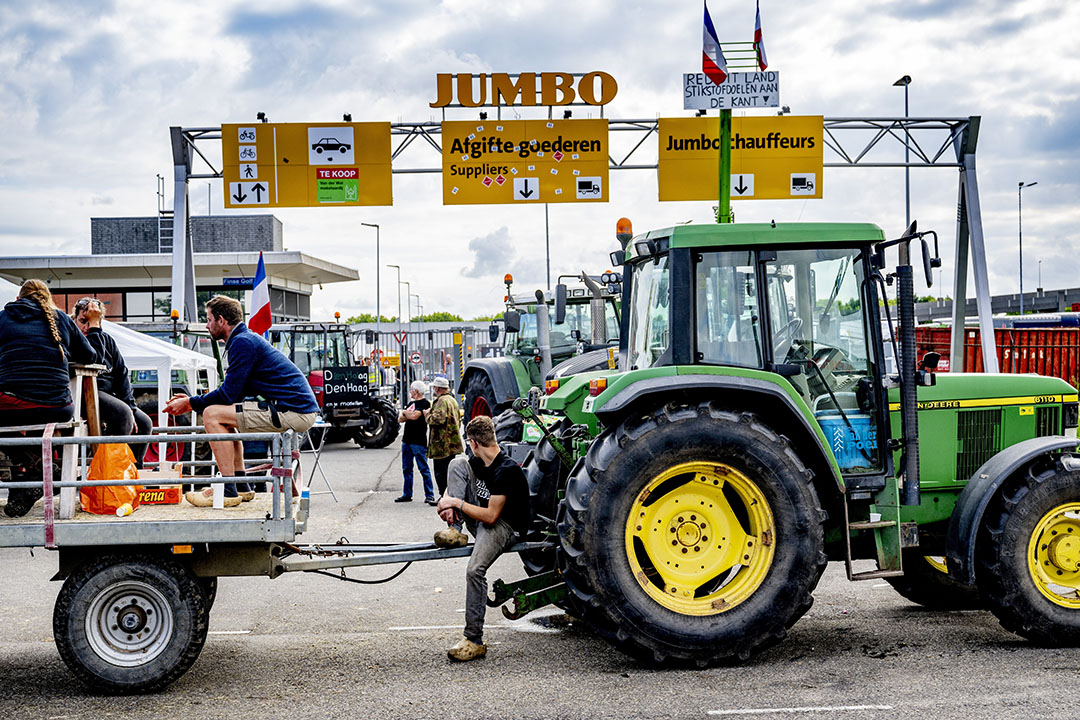 Blokkade van distributiecentra van Jumbo raakt ook groente- en fruitleveranciers. - Foto: ANP