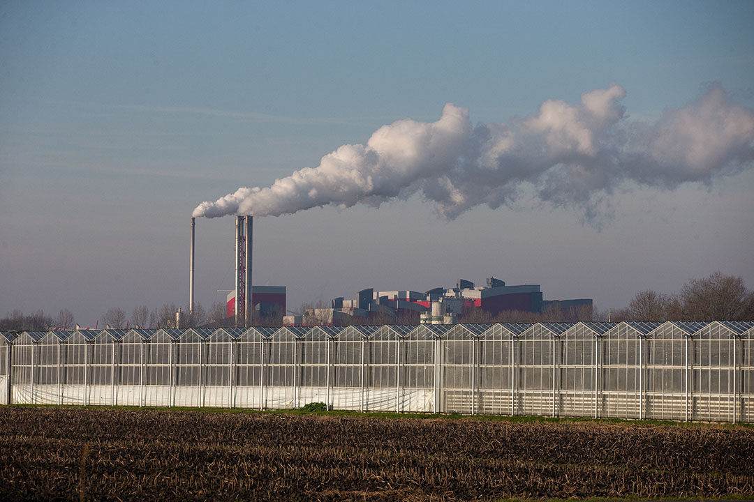 Afvalenergiebedrijven zoals HVC in Alkmaar stoten samen 8 Mton CO2 uit, waarvan tweederde biogeen. De toekomstige behoefte van de glastuinbouw is 2 Mton. - Foto: ANP