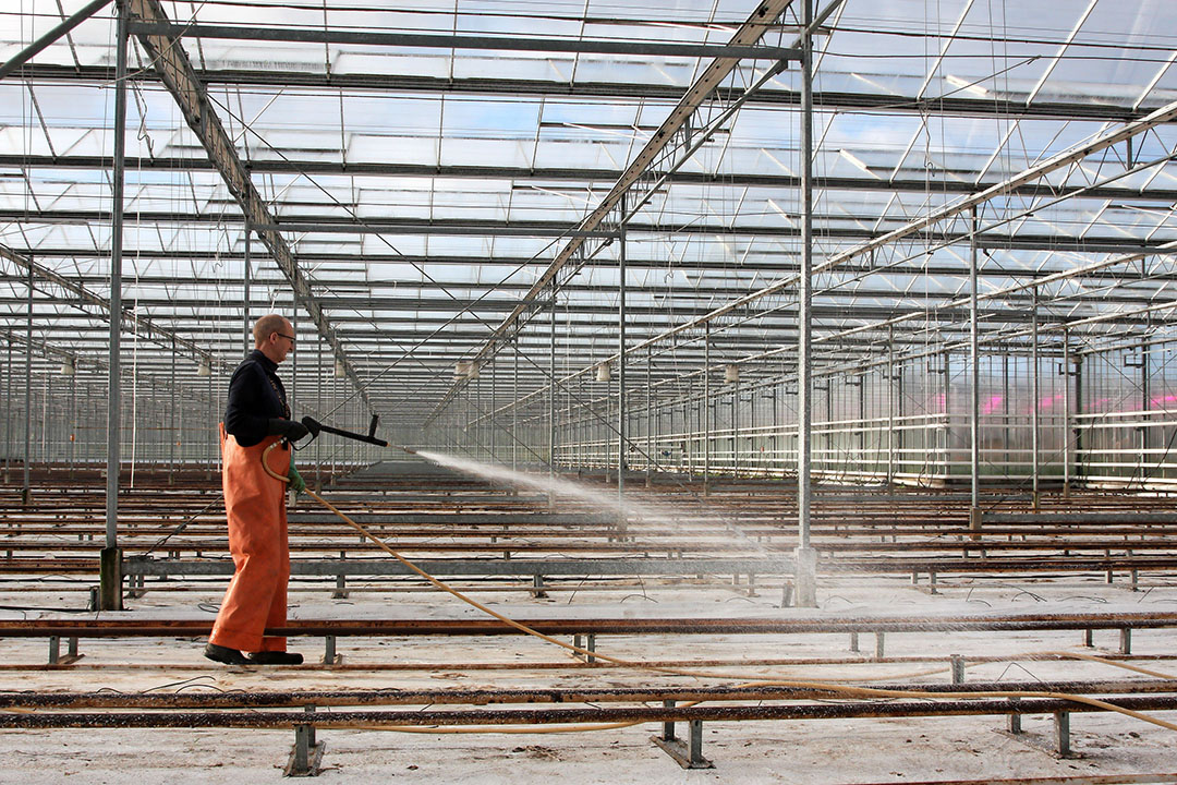 Ontsmetting met schuimlans. - Foto: Harry Stijger