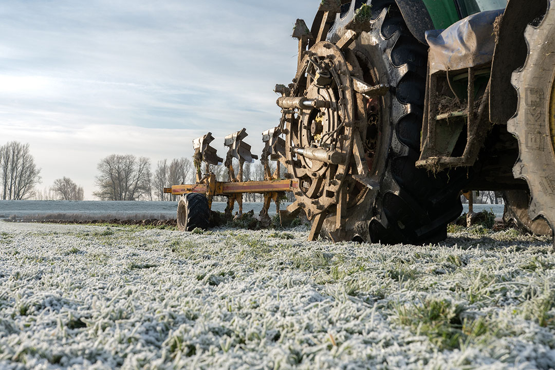 Dit ploegseizoen waren de antislipwielen naast de achterwielen van een trekker op enkele percelen noodzakelijk. - Foto: Jacco van Erkelens