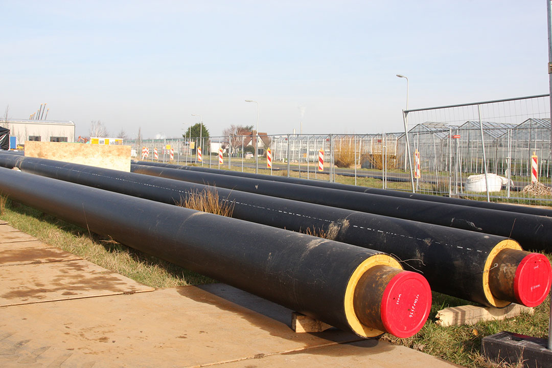 De aanleg voor warmtenet Polanen was eerder dit jaar nog in volle gang. - Foto: Harry Stijger