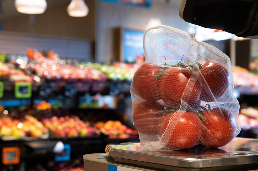 In de supermarkt wordt PlanetProof of 'Beter voor' van AH niet altijd gecommuniceerd en geregistreerd. - Foto: Albert Heijn