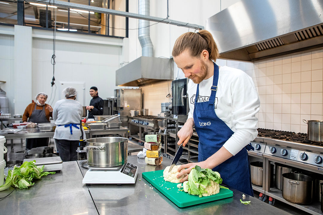 Berend Eberson startte Grünten op in de keuken van Kitchen Republic. - Foto: Herbert Wiggerman