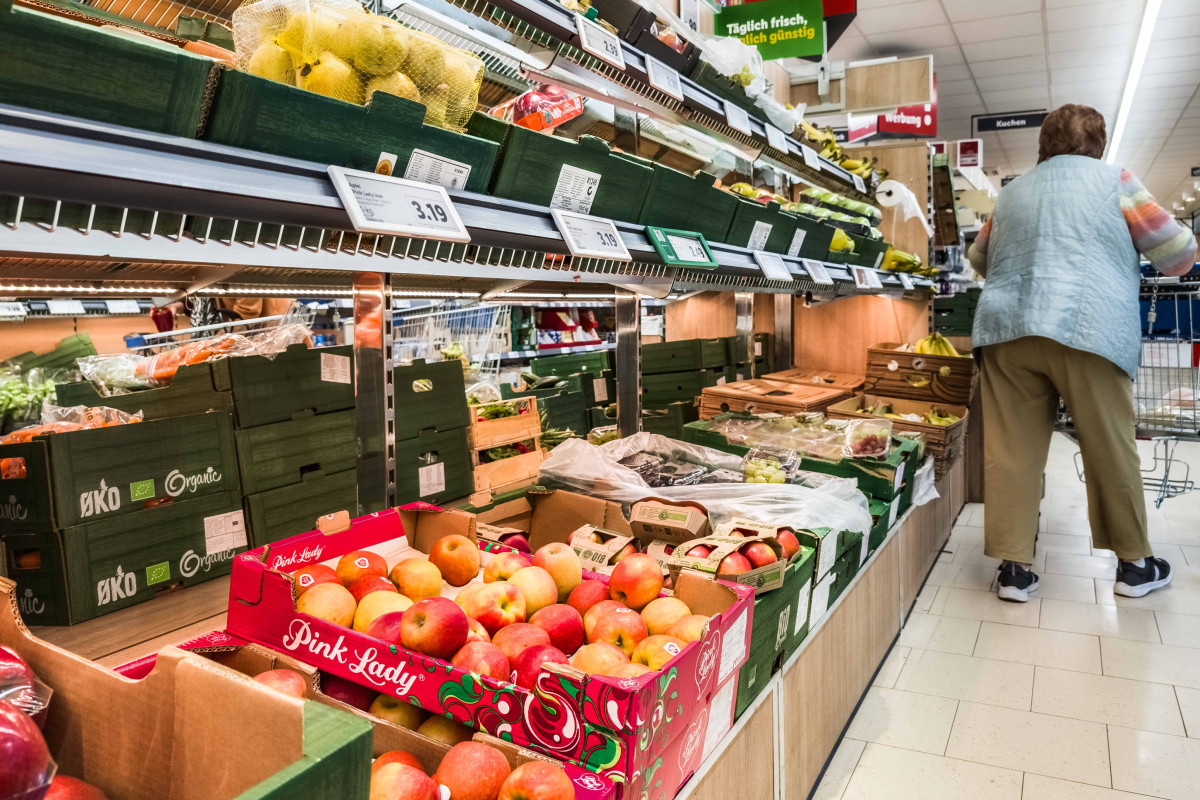 Lidl voert gesprekken met telers over hoe de verdubbeling van het marktaandeel biologische AGF kan worden ingevuld. Foto: ANP