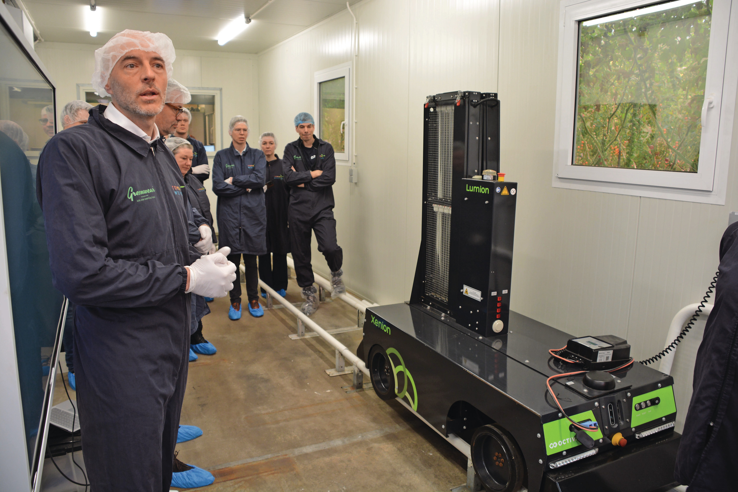 Het nieuwe robolab van Tomatoworld kan model gaan staan voor toekomstige robot-werkruimtes op teeltbedrijven. Foto's : Peter Visser