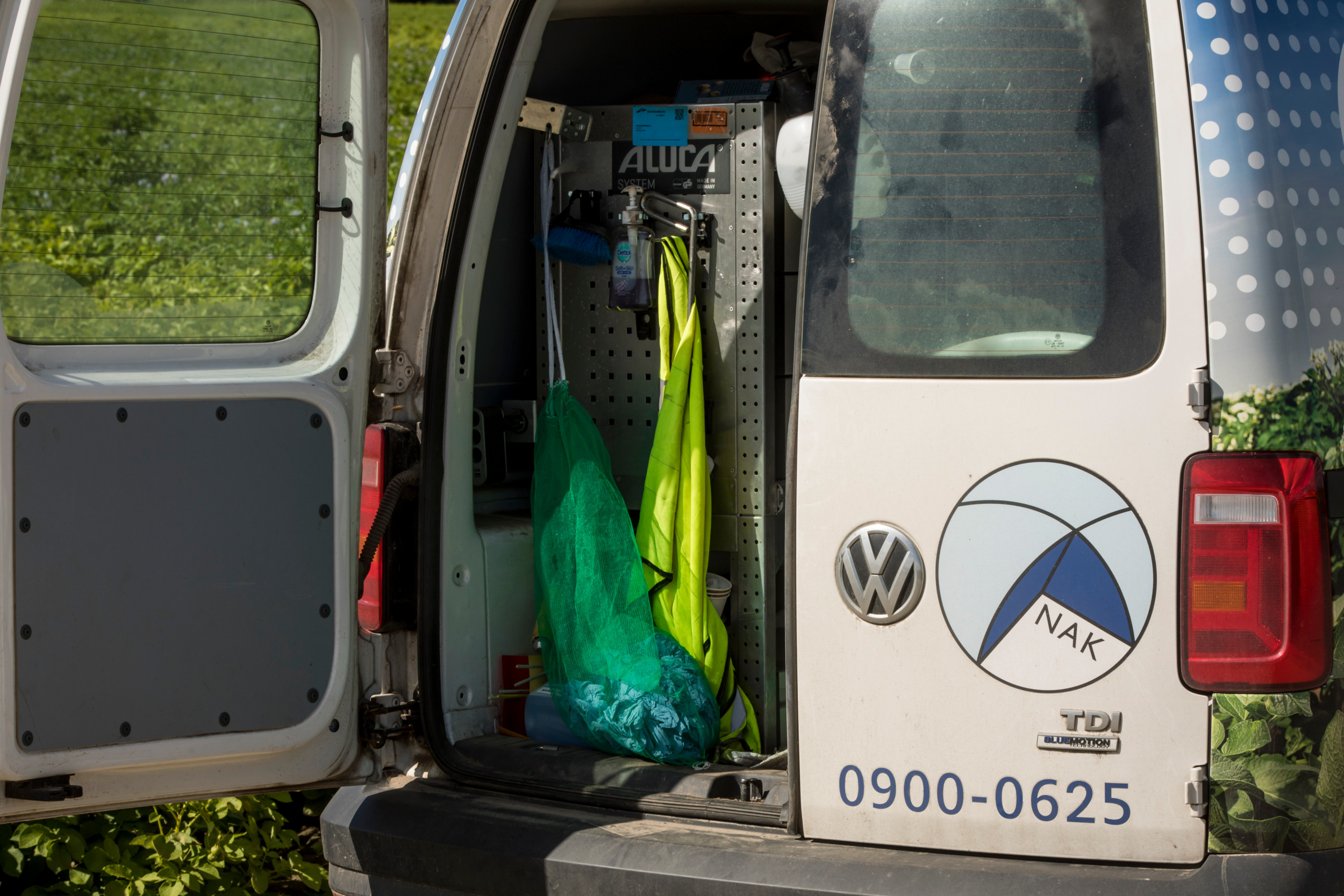 De drie controlediensten, waaronder NAK, krijgen straks de mogelijkheid om bedrijven die regels overtreden direct een bestuurlijke boete op te leggen. Foto: Koos Groenewold