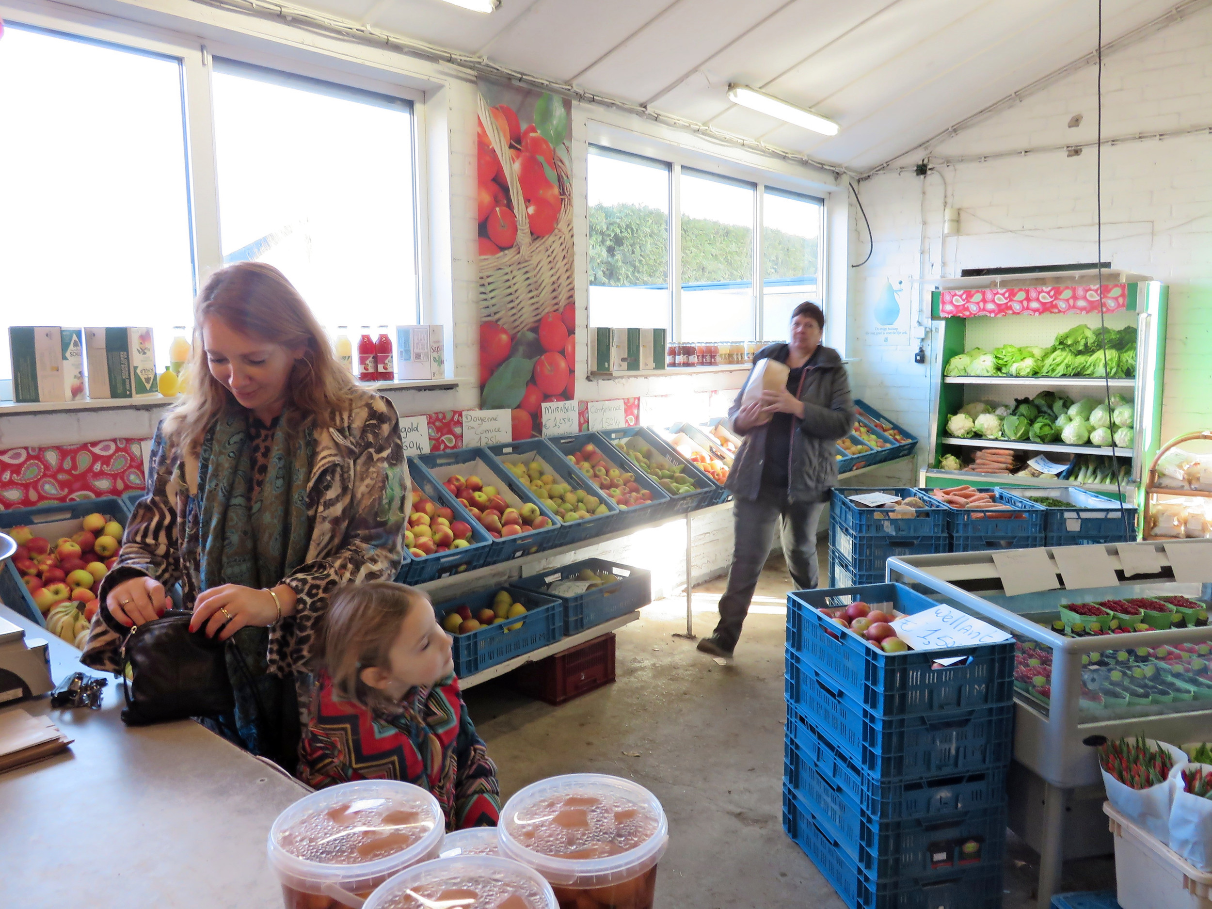 Vooral in de fruitteelt is een huisverkoopwinkel de gewoonste zaak van de wereld. Foto: Ton van der Scheer.